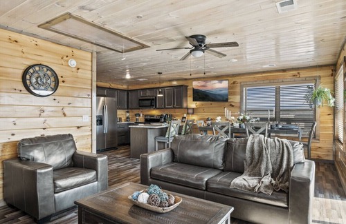 Sevierville House | Chic Treehouse Cabin with View