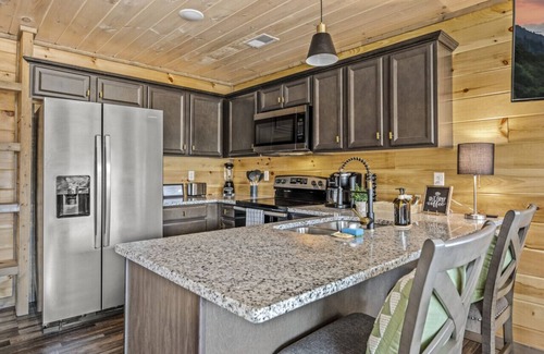 Sevierville House | Chic Treehouse Cabin with View