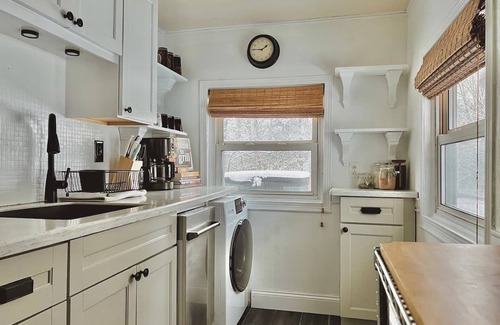 Smallwood Cabin | Chic Treehouse Cabin with Pedal Boat, SUPs, Lake Access, Hot Tub, BBQ & Fire Pit