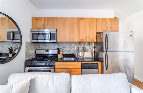 Chinatown Apartment | Chic & Trendy 3BD 1Bath Escape in the Lower East Side