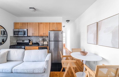 Chinatown Apartment | Chic & Trendy 3BD 1Bath Escape in the Lower East Side