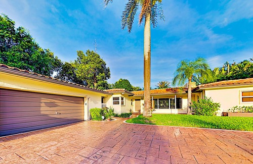Harbor Beach House | Chic tropical retreat w/ private outdoor pool - walk to beach & dining