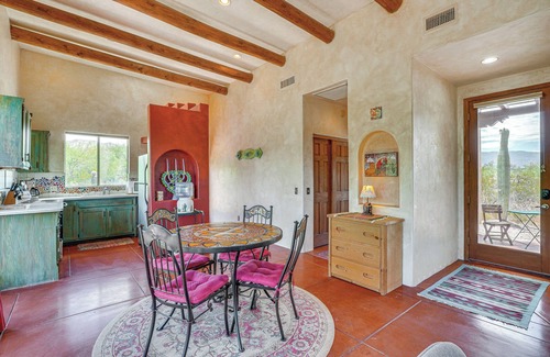 Tanque Verde House | Chic Tucson Casita w/Deck & Panoramic Views!