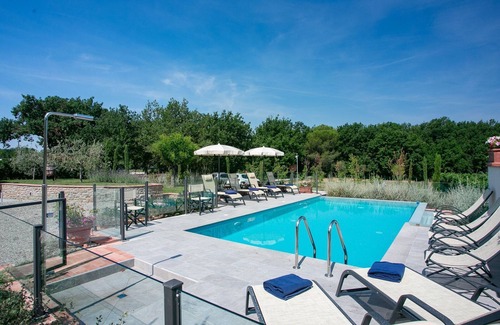 Pietraia House | Chic Tuscan Stay with Steam