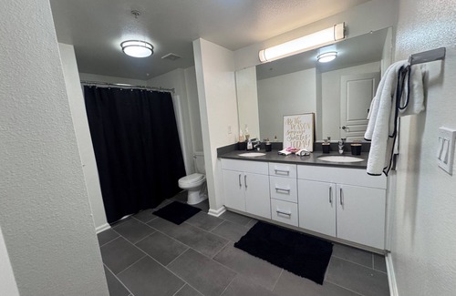 Valencia Apartment | Chic two bedroom two bath SiX FLAGS.