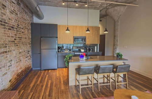 Midtown Hotel | Chic Ultramodern Loft Suite w/Designer Features