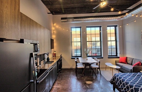Midtown Hotel | Chic Ultramodern Studio Loft w/Designer Features