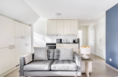 Unterstrass Apartment | Chic Unterstrass 2.5 Room w/Storage, 2 mins to market, by Blueground