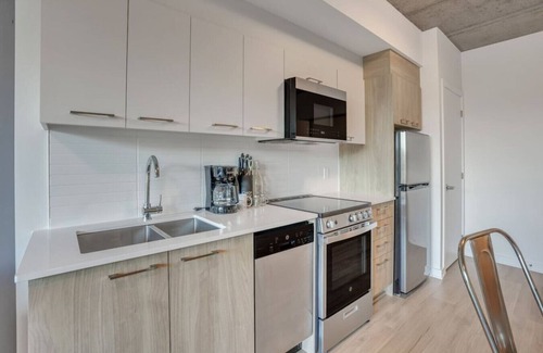 Industrial Park Apartment | Chic Urban 1BR Apt with Balcony and Skyline Views
