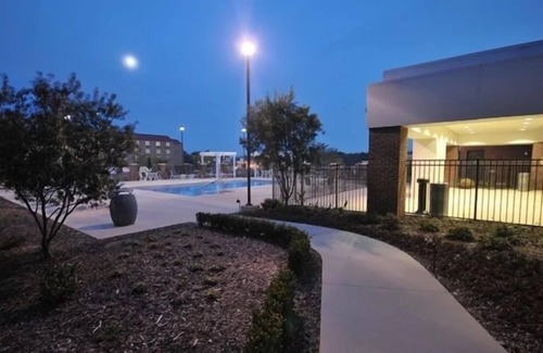 Rocky Mount House | Chic Urban Getaway: Close to Battle Park! FREE Parking Onsite, Pool!