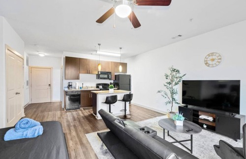 Birmingham Apartment | Chic Urban Living: Studio with Pool Access 20