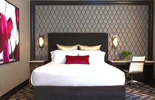 Downtown Chicago Hotel | Chic Urban Oasis, Pet-Friendly Unit, Near The Art Institute of Chicago!