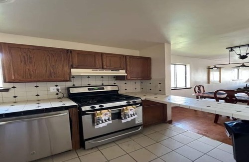 Stamford Condo | Chic Urban Retreat: Newly Renovated Condo Minutes from Downtown Stamford