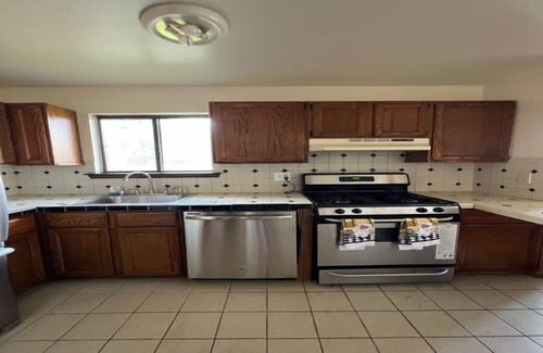 Stamford Condo | Chic Urban Retreat: Newly Renovated Condo Minutes from Downtown Stamford