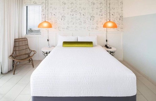 Venice Hotel | Chic Venice Room w/Balcony | Rooftop | Free Breakfast | Near Beach