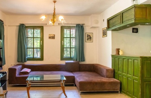 Akbuk Villa | Chic Villa w Garden 10 min to Sea in Akbuk Didim