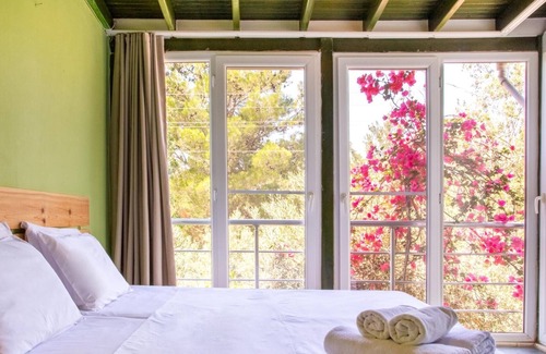 Akbuk Villa | Chic Villa w Garden 10 min to Sea in Akbuk Didim