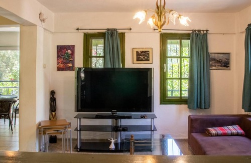 Akbuk Villa | Chic Villa w Garden 10 min to Sea in Akbuk Didim
