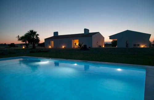 Evora Villa | Chic Villa with Private Pool near Évora