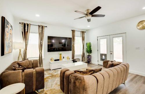West Dallas House | Chic West Dallas Home with Patio Near Downtown!