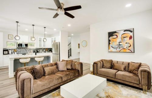 West Dallas House | Chic West Dallas Home with Patio Near Downtown!