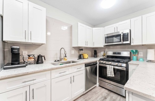 Highland Apartment | Chic West Downtown studio w/washer&dryer