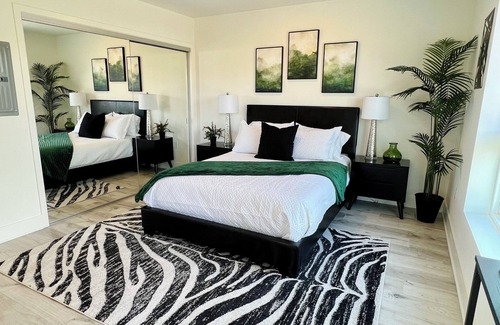 Westwood Hotel | Chic Westwood Century City 2 BR Apt, w/Parking