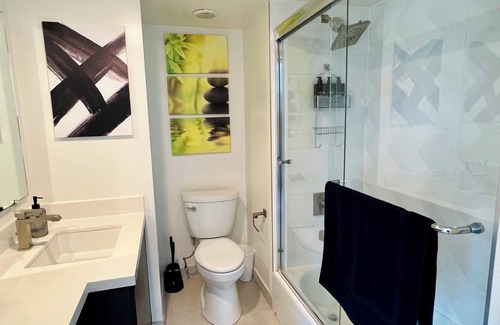 Westwood Hotel | Chic Westwood Century City 2 BR Apt, w/Parking