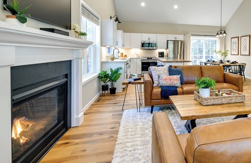 Wisconsin Dells Cottage | Chic Wisconsin Retreat w/Deck, Grill & Fire Pit!