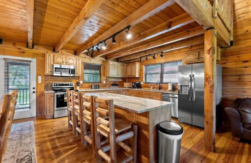 Stanton House | Chic Wooden Cabin with Hot-Tub, Ping-Pong Table and Fire Pit in Stanton, Kentucky