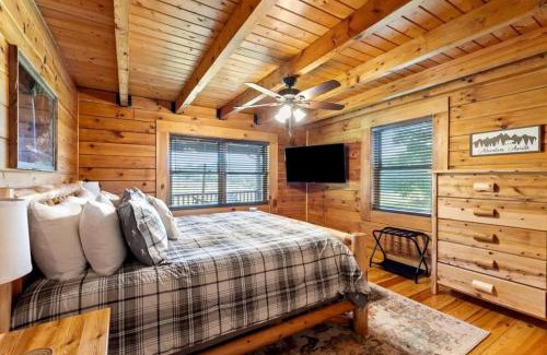 Stanton House | Chic Wooden Cabin with Hot-Tub, Ping-Pong Table and Fire Pit in Stanton, Kentucky
