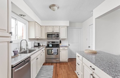 Zionsville House | Chic Zionsville Home | Sleeps 8 | Nr Downtown