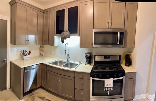 East Beverly Apartment | Chicago Furnished 2-bedroom apartment with free WiFi & heated bathroom floors!