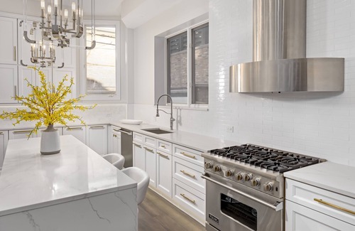 Gold Coast House | Chicago Gold Coast Luxury Home Best Location walking distance to anywhere!