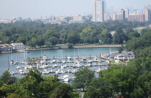 Woodlawn Condo | Chicago Hi-Rise Lakeside Living in Spacious Condo