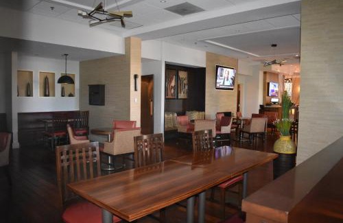 Rosemont Hotel | Chicago Marriott Suites O'Hare