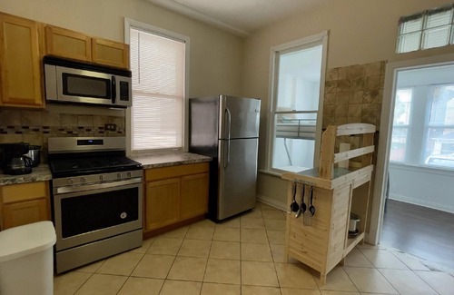 Hermosa Condo | Chicago Modern Condo- Perfect for family time or a good time in Chicago.