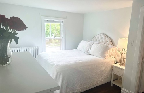Wilmette Apartment | Chicago North Shore Close to NWU + Downtown + Beach + Restaurants + Train