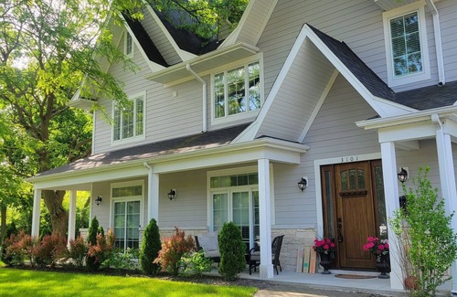 Wilmette Villa | Chicago-Northshore Vacation Rental Luxury 5BR n5 Ba Victorian Mansion 7min Beach