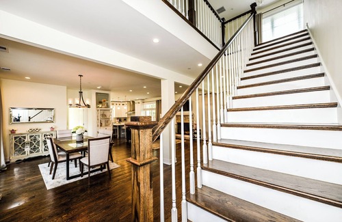 Wilmette Villa | Chicago-Northshore Vacation Rental Luxury 5BR n5 Ba Victorian Mansion 7min Beach