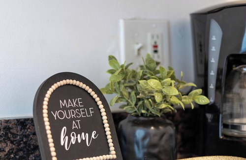 Berwyn Apartment | Chicago style apt/Near Hosp/ORD/MDW/DT