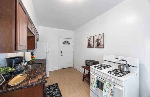 Berwyn Apartment | Chicago style apt/Near Hosp/ORD/MDW/DT