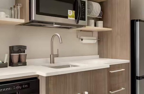 Near North Side Hotel | Chicago Urban Escape: Kitchenette and City View, Pets Allowed, Free Breakfast!