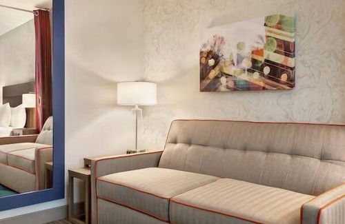 Near North Side Hotel | Chicago Urban Escape: Kitchenette and City View, Pets Allowed, Free Breakfast!