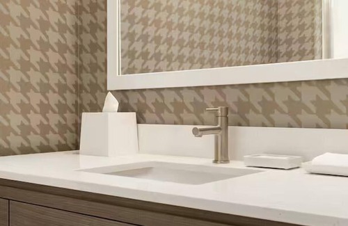 Near North Side Hotel | Chicago Urban Escape: Kitchenette and City View, Pets Allowed, Free Breakfast!