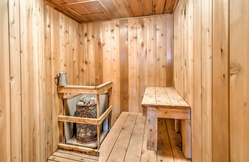 Stambaugh House | Chicagon Lakefront Cabin: Private Sauna & Dock with Rowboat - Near Ski Brule