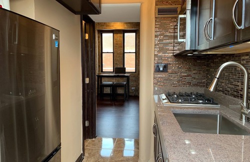 Old Town Triangle Condo | Chicago’s BEST location… Lincoln Park, Lake Michigan, Wrigley Field, and more!