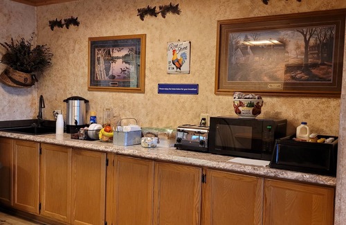 Gaastra Hotel | Chicaugon Lake Inn
