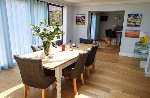 Chichester House | Chichester Spacious House Ideal for Goodwood and city centre