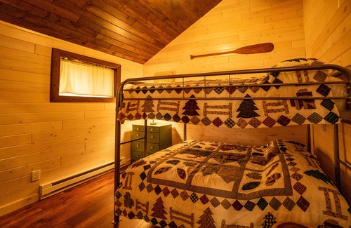Land O Lakes Cabin | Chickadee Cabin on the Lake